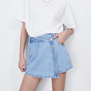 NWOT Zara BUTTONED DENIM SKORT